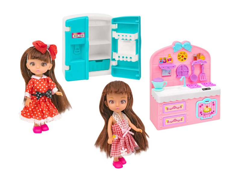 Bambola con accessori frigo e cucina 